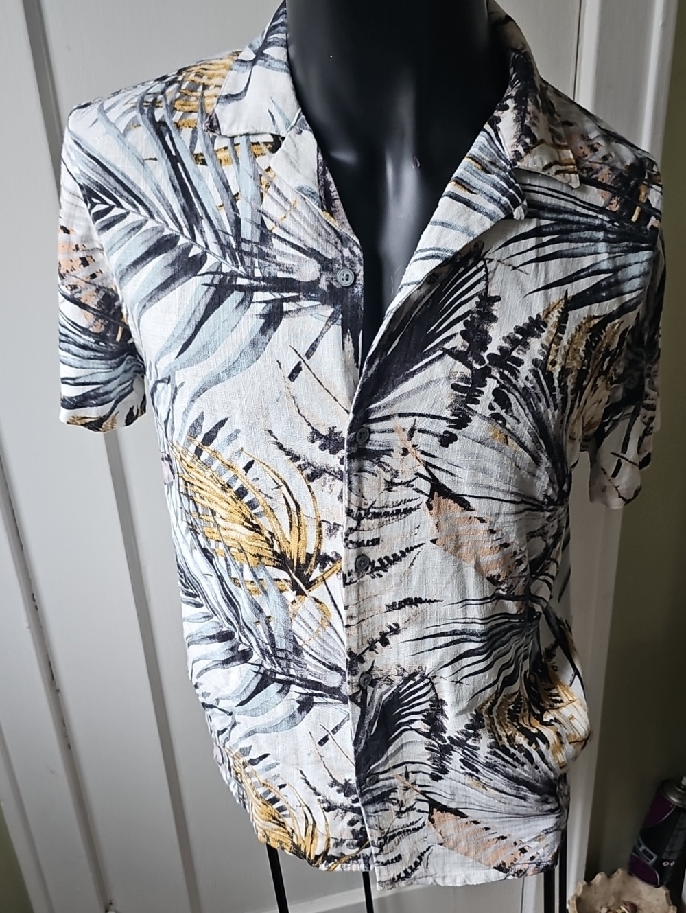 Magaschoni Short-Sleeve Button-Down Shirt in White, Black & Gold